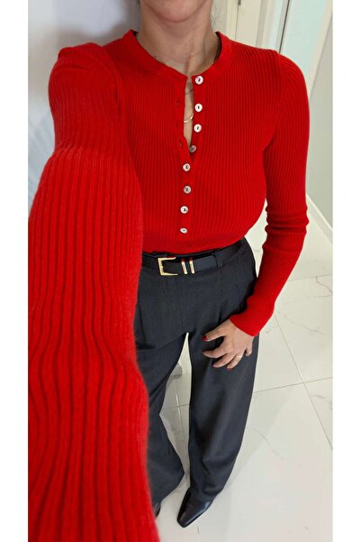 BİRCANÇİL Tricotaj cu nasturi roșii Keransa