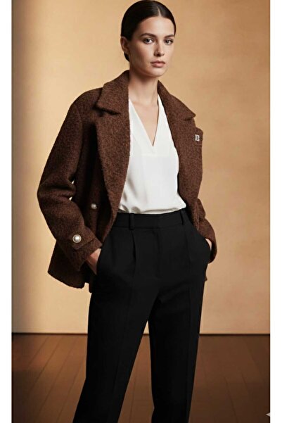 Butik Kadın şık düğme ve arma detaylı kaşe ceket