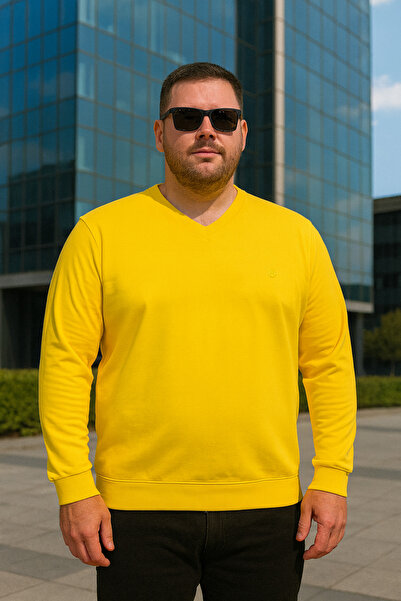 Maccali Men's Casual Plus Size Loose Yellow V-Neck Sweater