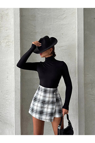 Wear Up Two-button shorts with a plaid black and white ch fabric skirt h26414