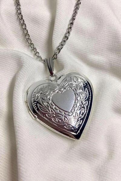 Karakedi قلادة على شكل قلب من الفضة مزينة بزهرة