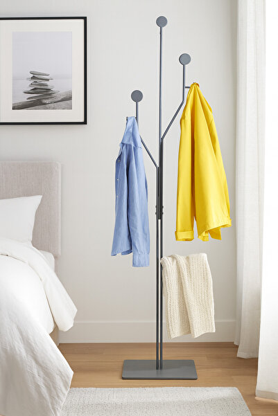 SADANHOME A modern and durable floor-standing clothes rack for easy organization of your belongings.