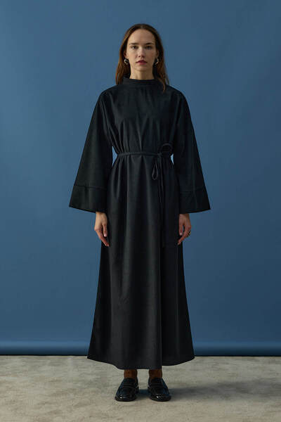 Kübra Yiğit فستان ريلاكس أسود اللون