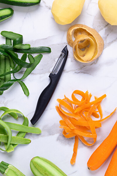 PİRGE مقشرة الخضار باللون الأحمر