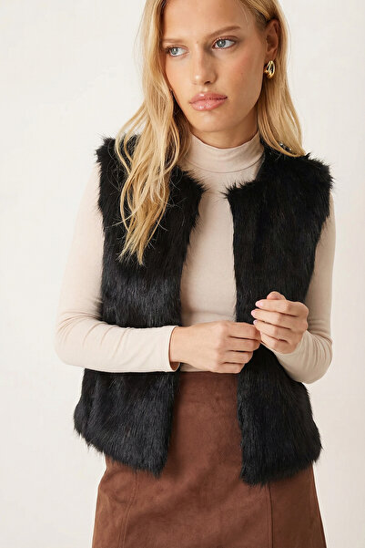 armonika Women's black lined fur vest