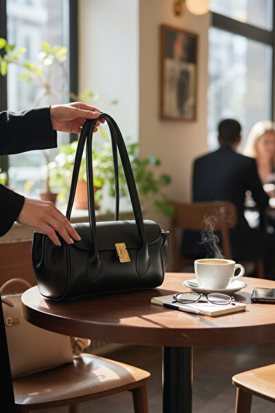 PAPATAY 4627 حقيبة يد وكتف نسائية بحزام طويل ومشبك مربع بتصميم أنيق