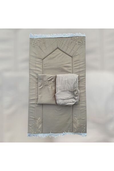 FABRIC سجادة صلاة أنيقة مع طقم متناسق بتطريز ناعم ولون هادئ يضفي فخامة ولمسة راقية للاستخدام اليومي.