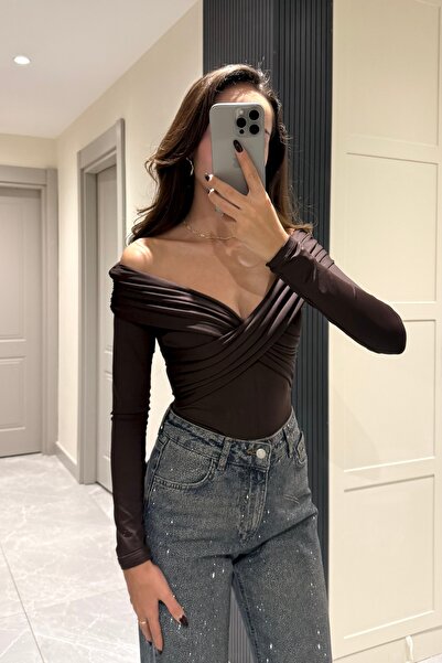Nazliye V Yaka Çıtçıtlı Body Suit