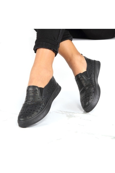 Calen pantofi casual negri perforați