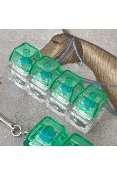 Choice سلسلة مفاتيح خضراء مع إضاءة LED ولوحة مفاتيح لتخفيف التوتر وقلادة مثير...