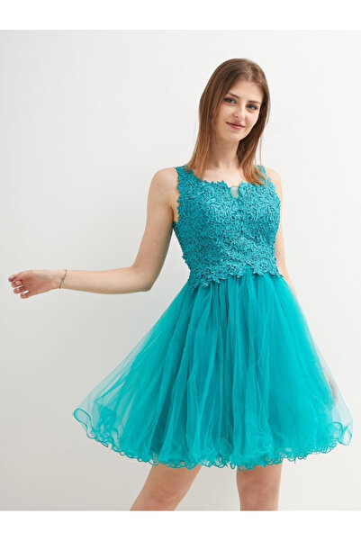 OEMN Short occasion dress made of lace and veil