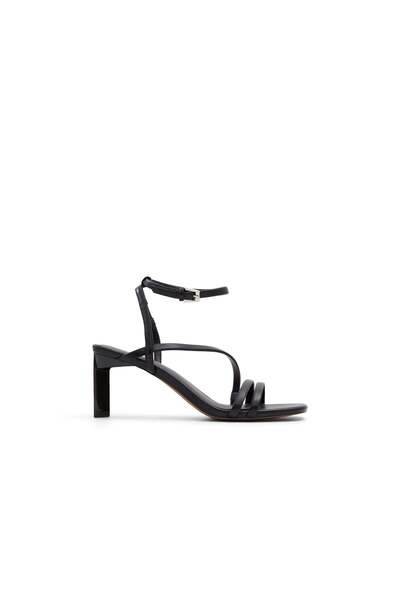 Call it Spring زاهرة / صندل بكعب