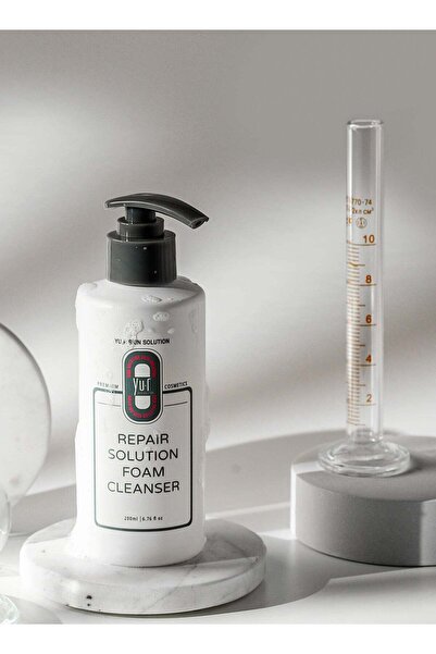 Yu.R Skin Solution منظف رغوي لإصلاحات يو آر برو