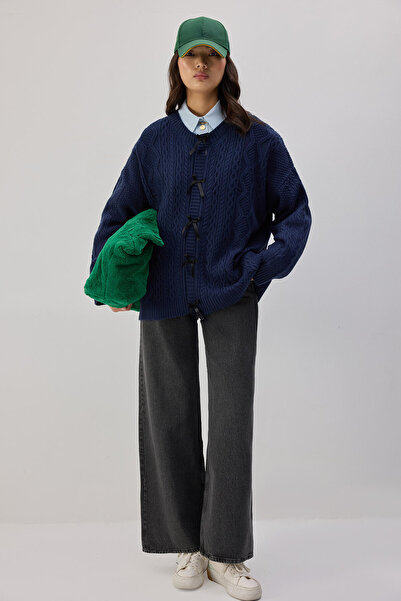 Touché Privé Tricot Cardigan with Bow Detail