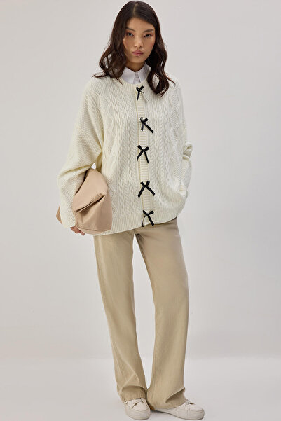 Touché Privé Tricot Cardigan with Bow Detail