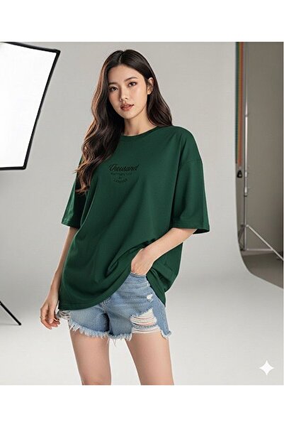 BY CAESAR تيشيرت نسائي مطبوع عليه ألف وحصيلة من الكلمات