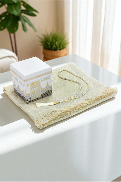 ihvan online طقم مسبحة وشاح مطرز بالدانتيل مع صندوق خاص بنقش الكعبة باللون الأبيض