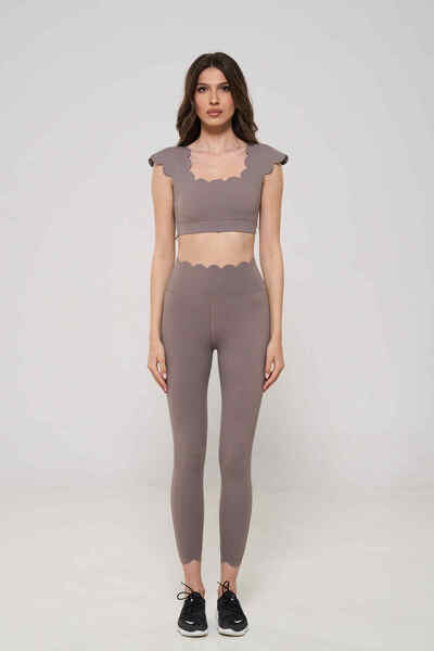 En Privé Set de antrenament modelator Daisy cu sutien sport și colanți