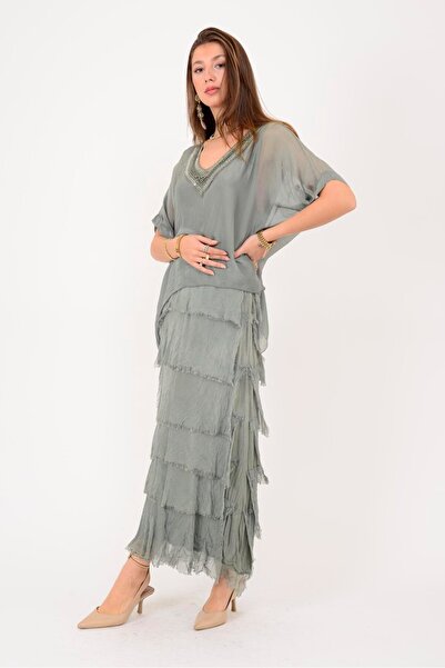 Park Moda 7095 ROCHIE DETALIATĂ CU DECOLTEU ÎN V, STRATĂ DE STRATĂ, DE MĂTĂSĂ