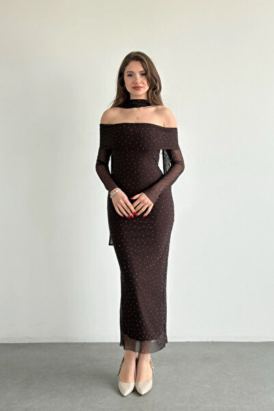 MARTYZ فستان مادونا بياقة من التول المرصع بالحجارة مع وشاح