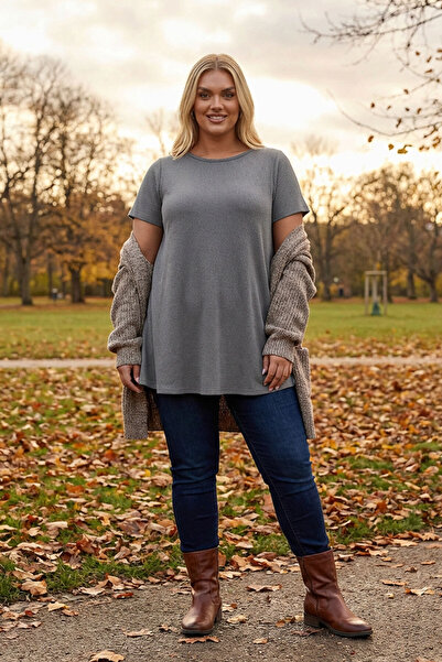 Stil Diva Plus Size Crew Neck Short Sleeve Corded Fabric Stretch Fabric Long T-Shirt 304026