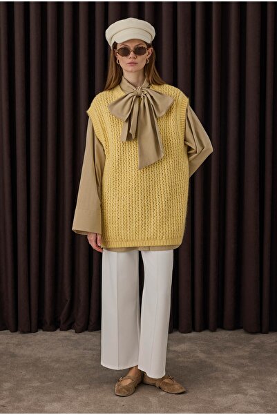HEQA Crew Neck Sweater Soft Yellow