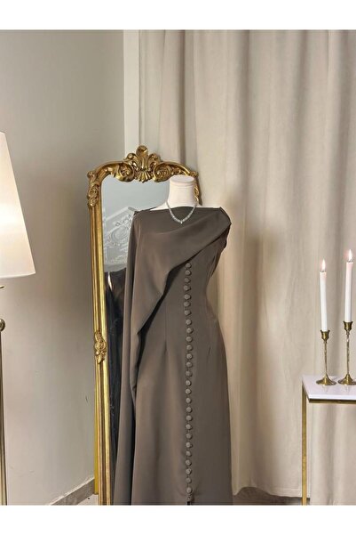 vanus fashion 6264- فستان بني بتصميم جانبي عصري