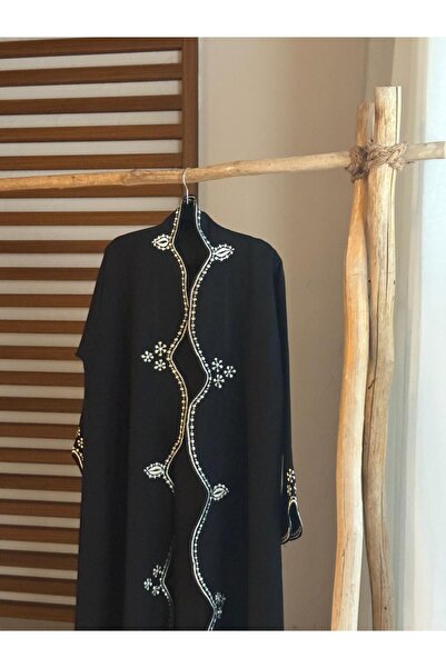outline Black abaya with silver embroidery