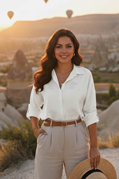 Yağmur Butik Cămașă cu detaliu de broderie cu flori și mărgele pe față