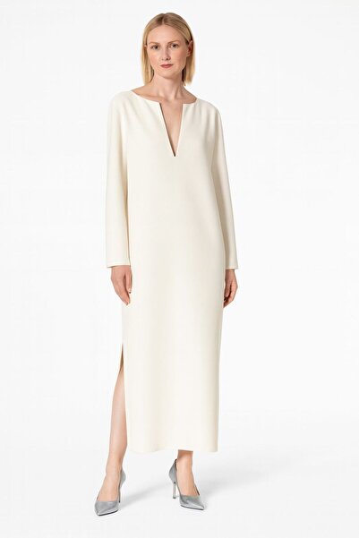 ALYEL NAKER تفاصيل على شكل حرف V وفستان ميدي كريب باللون الأبيض الفاتح شق