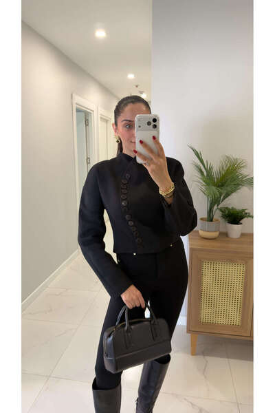 BİRCANÇİL Jachetă scurtă cu detaliu cu nasturi negre Yugas