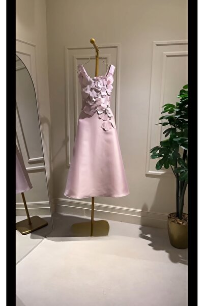 berlanty فستان "زهرة الربيع" - أناقة ساحرة وتفاصيل مُلفتة