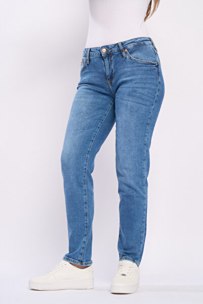 Lee Cooper Women's light-colored boyshort jeans