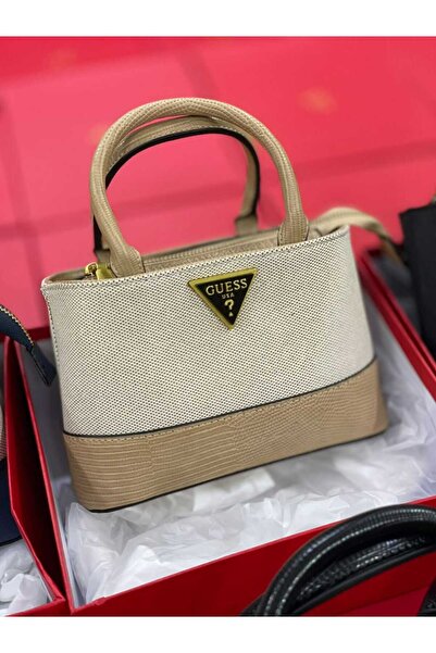 Generic A small handbag combining beige fabric with a dark beige leather base. A unique elegance that gives you a quiet appeal.