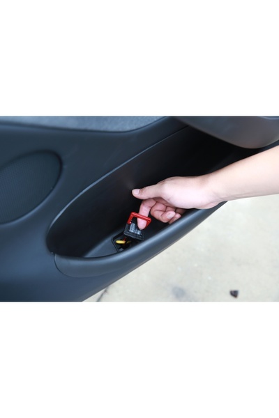 OLED GARAJ 2025+ MODEL Y (JUNIPER) IÇIN ACIL ÇIKIS MANDAL