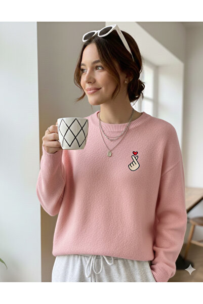 FAVORİST سترة نسائية محبوكة من قماش ناعم للغاية مطرزة على شكل قلب