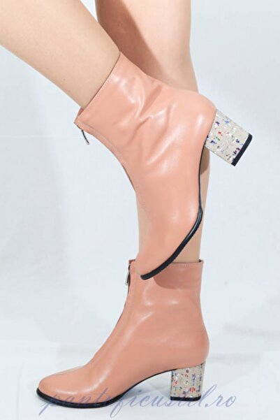 Pantoficustil Ghete elegante din piele de culoare nud cu toc jos