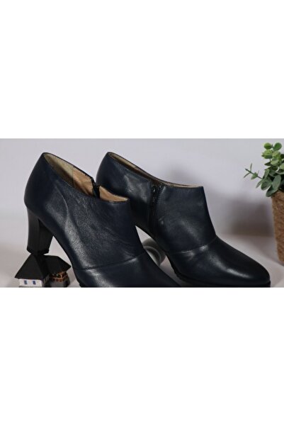 Pantoficustil Navy leather ankle boots with comfortable heel