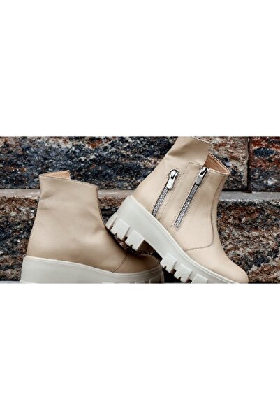 Pantoficustil Nude leather boots with high sole