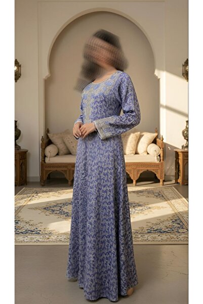 ISHRAQAT AL-AMAL مخور أنيق بتصميم فاخر، مع أكمام طويلة بتطريز دقيق على شكل ور...