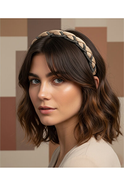 Pelin Aksesuar تاج منسوج من الساتان بلون كريمي مع شريط حجري