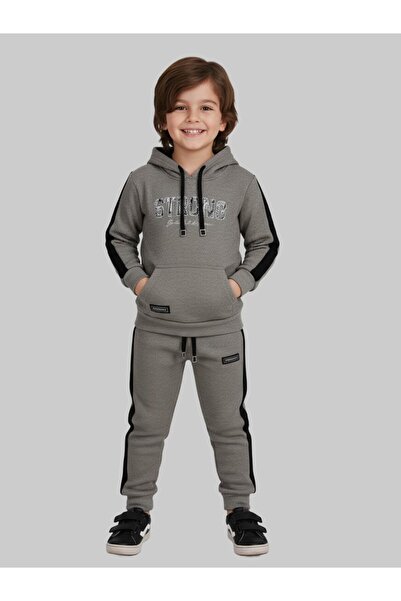 Azara ترنج ولادي شتوي تميز هذا الترنج باللون الرمادي الجذاب مع سترة هودي مريحة