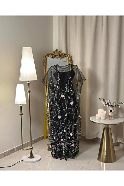 vanus fashion 5703 -فستان أسود بتطريزات زهرية ساحرة