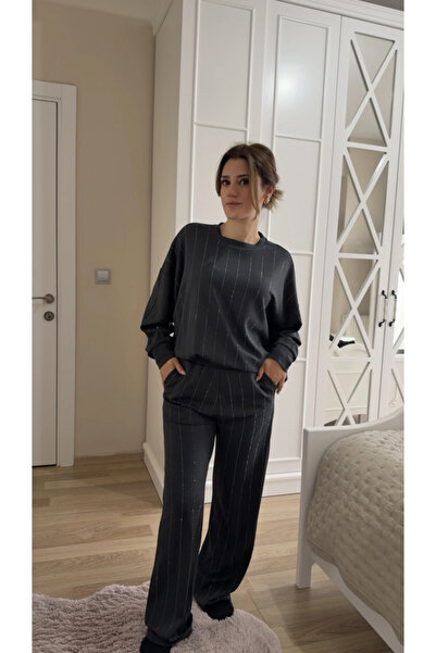 Greenboutique طقم رياضي من الأنتراكيت مع تفاصيل من الترتر