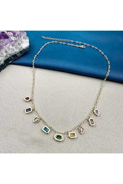 Opia Takı & Aksesuar قلادة الحظ الذهبية مع أحجار الباجيت الملونة