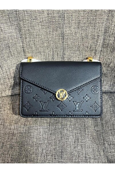 Generic A small black shoulder bag with an envelope design, embossed leather, and a shiny gold clasp.