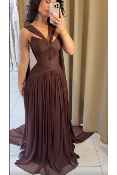 Gardenia Fashion فستان شيفون بني اللون مع عباءة منسدل على الظهر