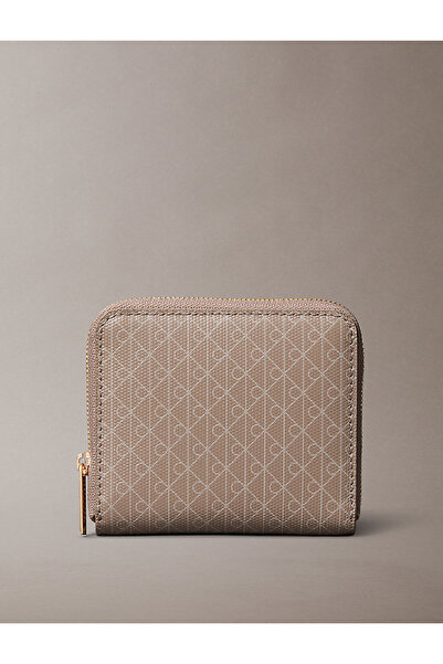 Calvin Klein Kadın CK Monogram Logolu Fermuar Kapamalı Bozuk Para Cepli Ekstra Kart Bölmeli Haki Cüzdan LV04F1089