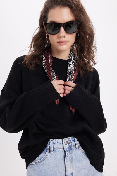 Tudors Women's Oversized wide cut crew neck black sweater