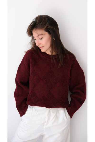 Bracha Crew Neck Diamond Patterned Comfortable Fit Soft Thick Knit Sweater